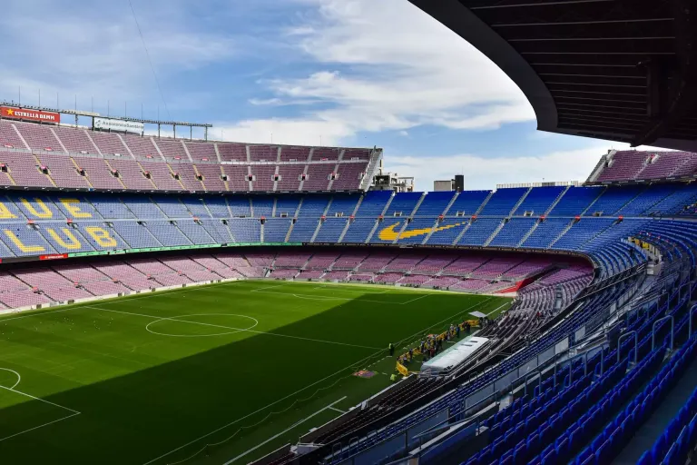 Widok na Spotify Camp Nou podczas przebudowy