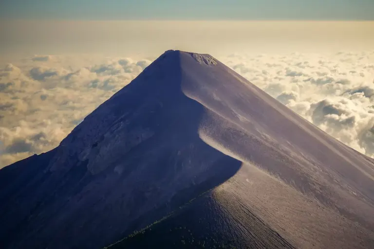 Szlak trekkingowy prowadzący na Pico Duarte w górach Cordillera Central