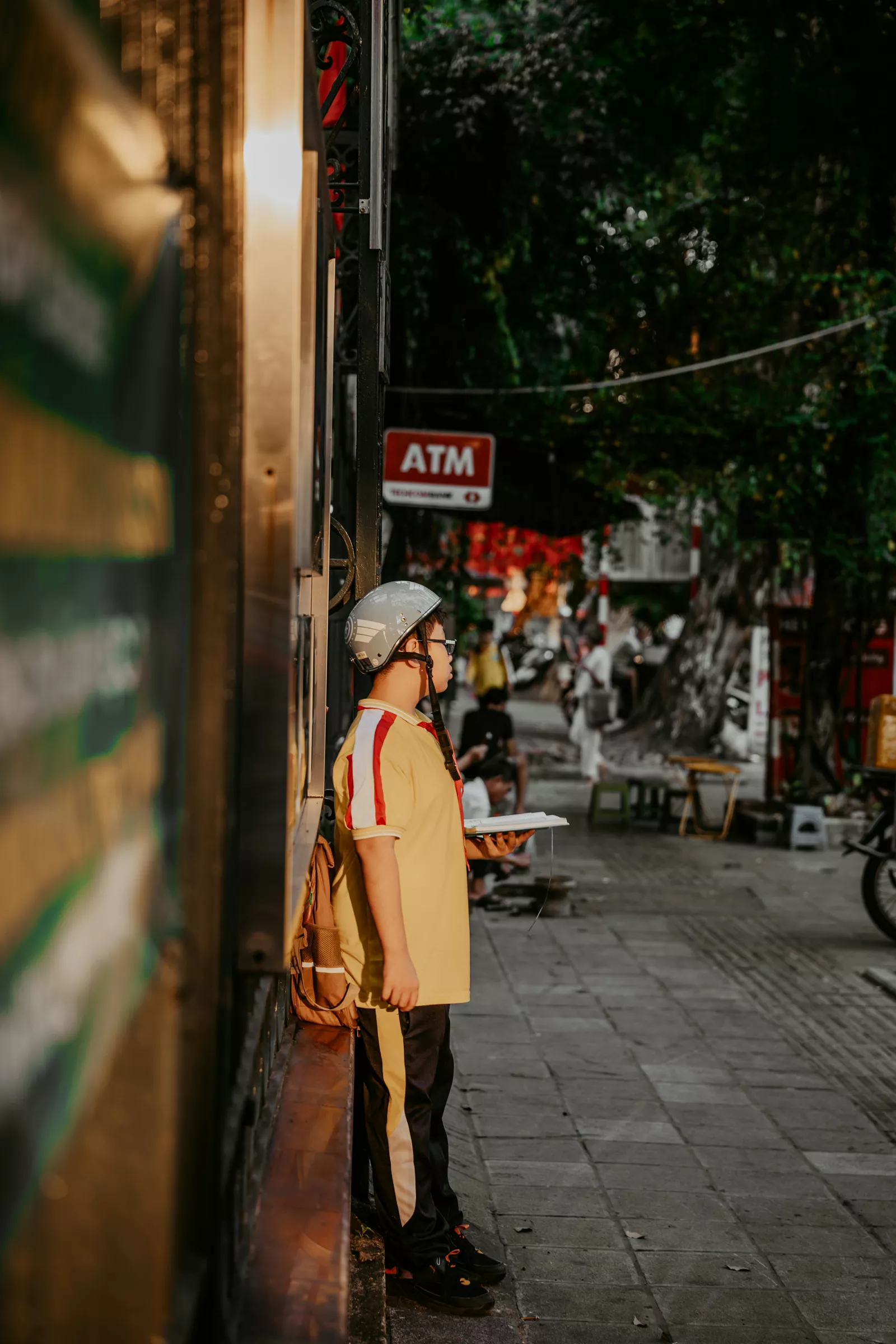Gotówka czy karta? Bankomaty, prowizje i limity w kurortach — praktyczny przewodnik.