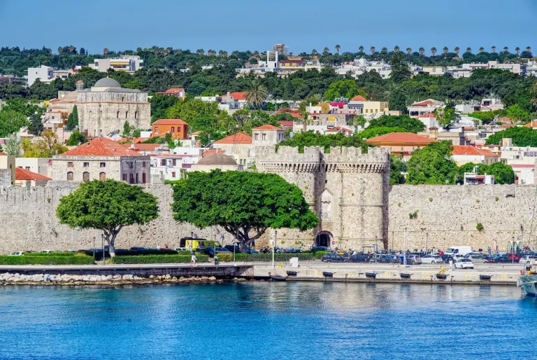 Port Mandraki i stare miasto Rodos