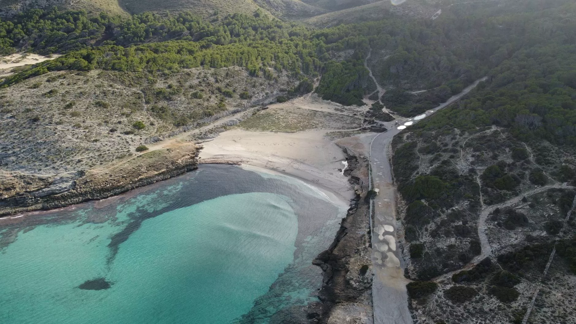Lotniczy widok na plażę Es Trenc i lagunę