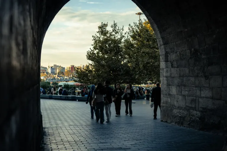 Mapa opłat turystycznych 2025/26: ile dopłacisz w najpopularniejszych kurortach?