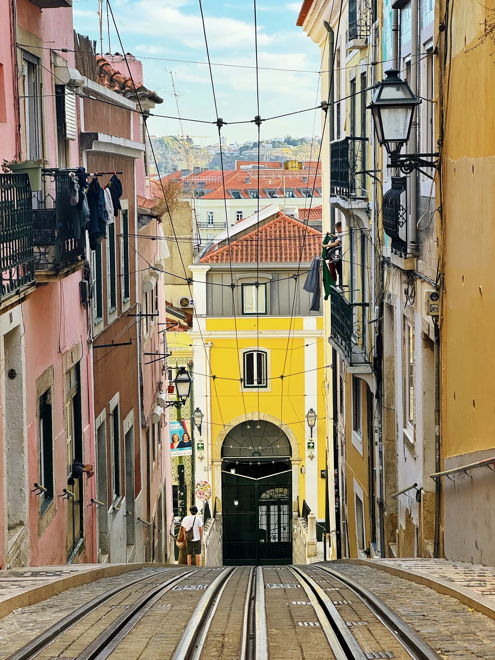 Kolorowe uliczki Alfamy