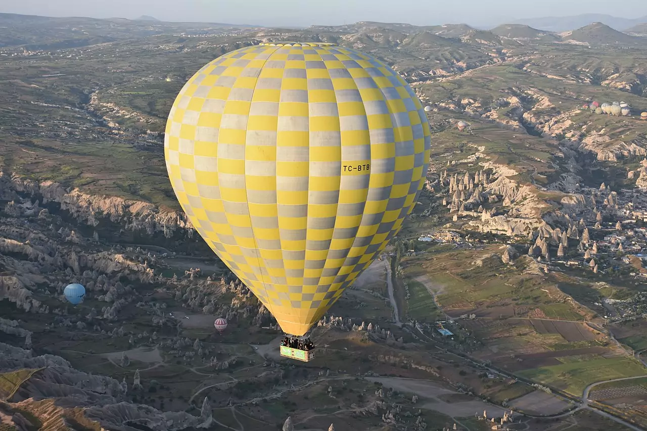 Balony o wschodzie słońca nad Kapadocją