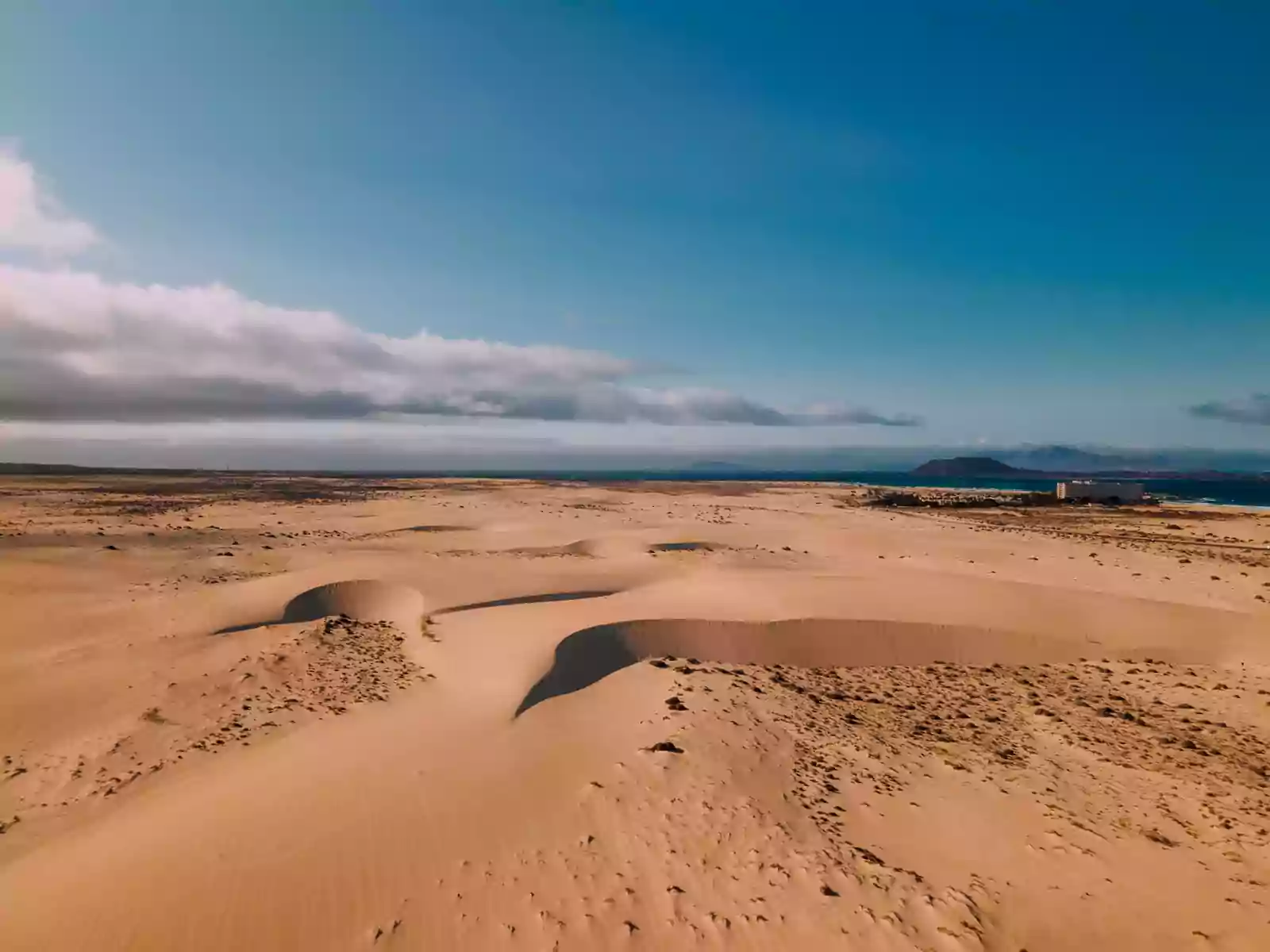 Wydmy Corralejo na Fuerteventurze o zachodzie słońca
