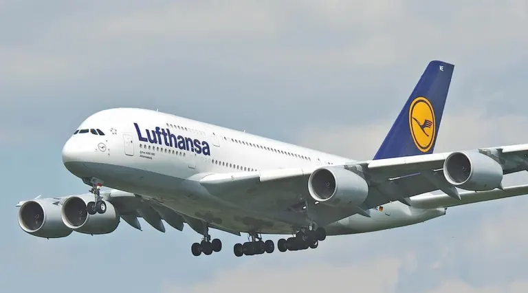 Powerbank w samolocie 2026: Lufthansa Group zaostrza zasady od 15 stycznia — co to zmienia dla podróżnych z Polski