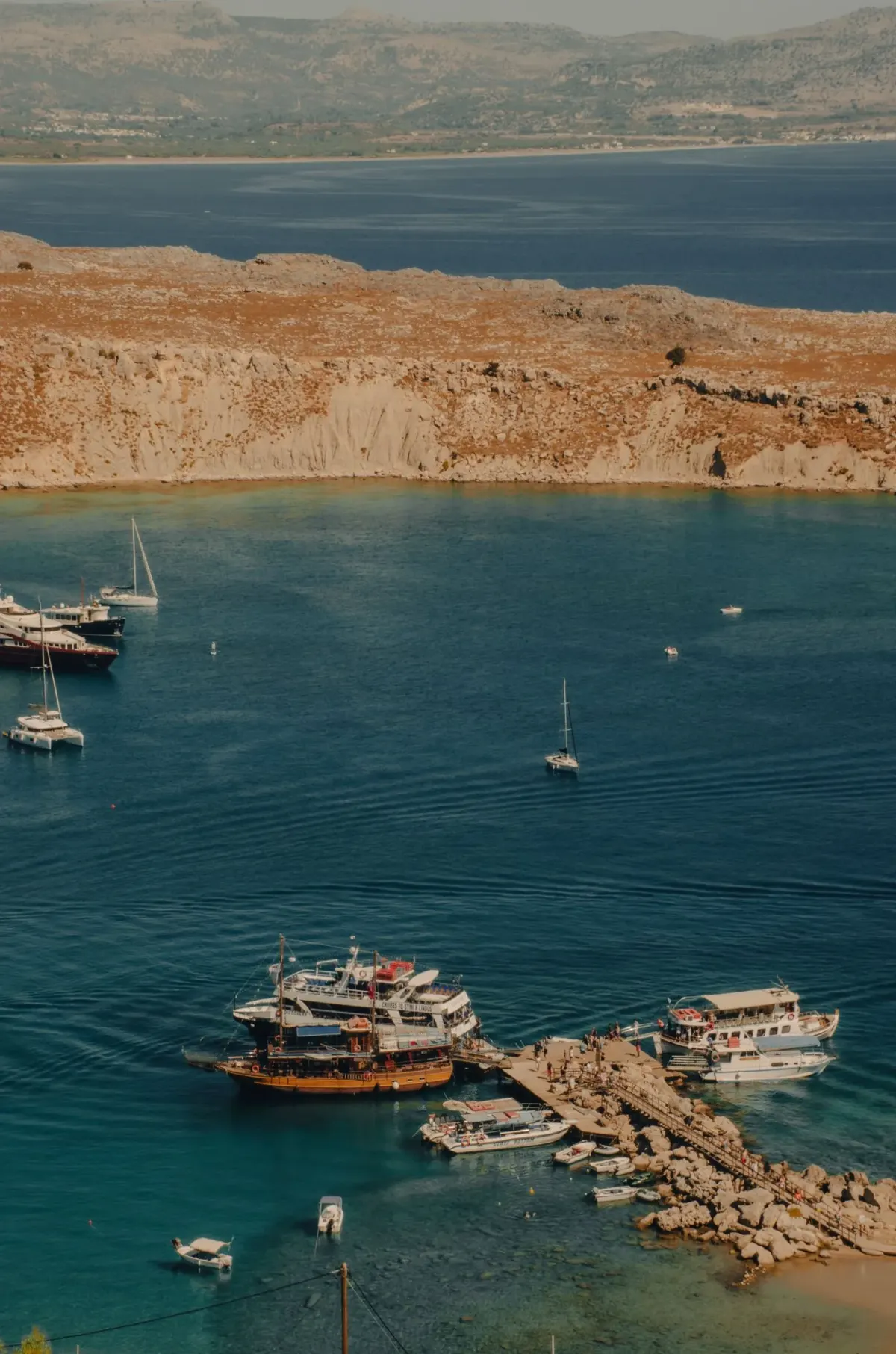Zatoka i wybrzeże Lindos na wschodnim Rodos