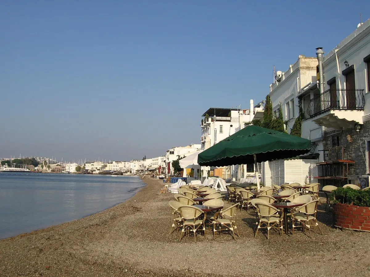 Nabrzeże i plaża w Bodrum