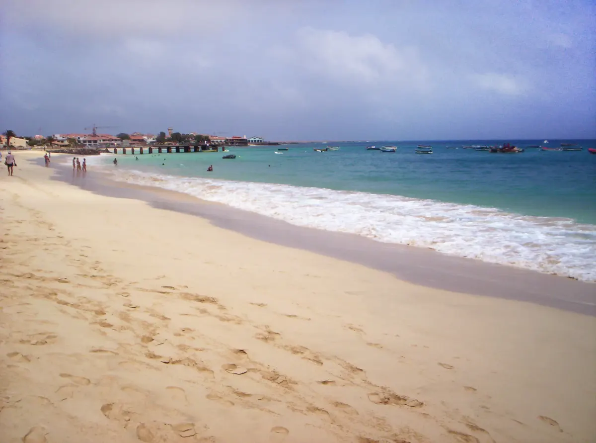 Piaszczysta plaża Santa Maria na wyspie Sal