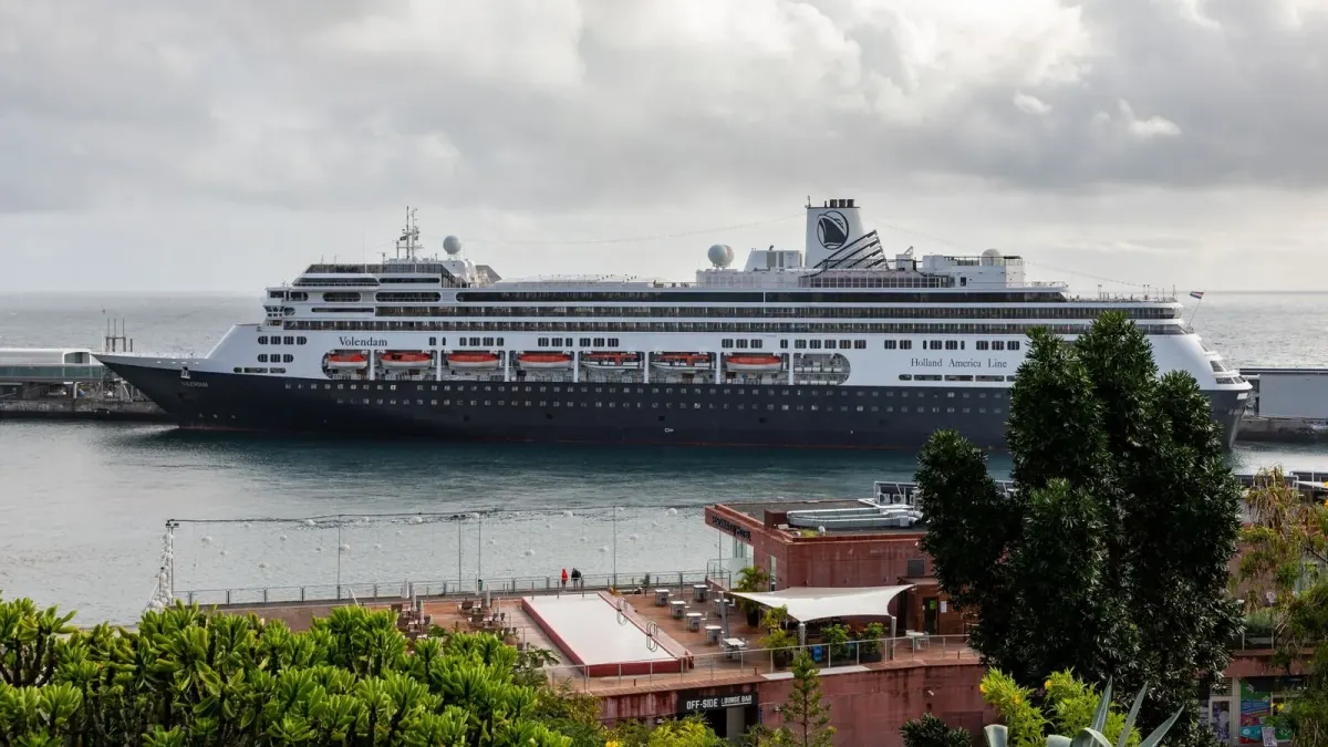 Port i zabudowa Funchal na Maderze