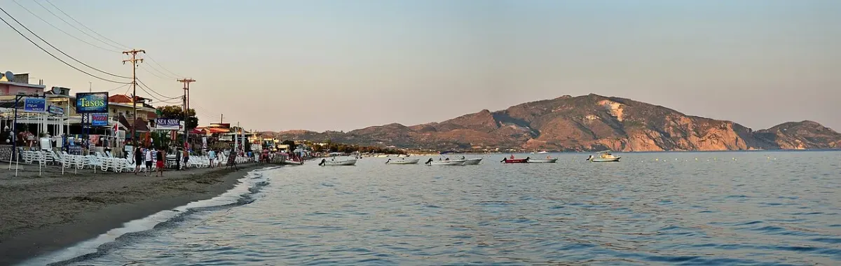 Piaszczysta plaża w zatoce Laganas na Zakynthos