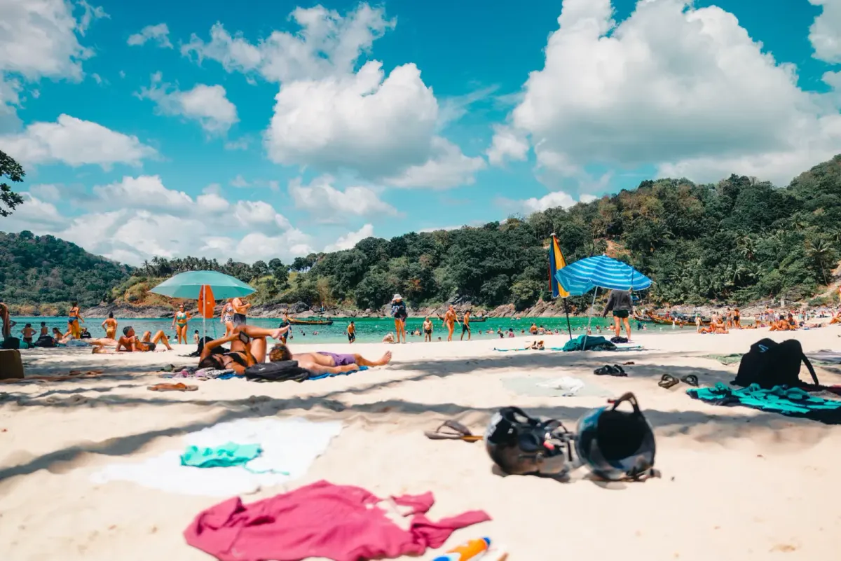 Plaża na Phuket w słoneczny dzień