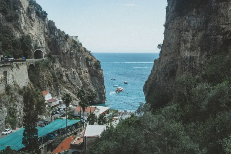 Kalabria na wakacje All Inclusive — dla kogo ma sens i jak wybrać hotel przy plaży?