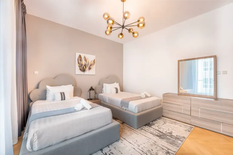 Pokój hotelowy z dwoma osobnymi łóżkami