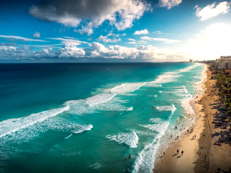 Wybrzeże hotelowe Cancún widziane z góry