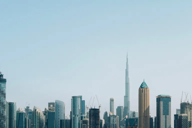 Różnica czasu w Dubaju i ZEA: czas letni, zimowy i godziny lotów