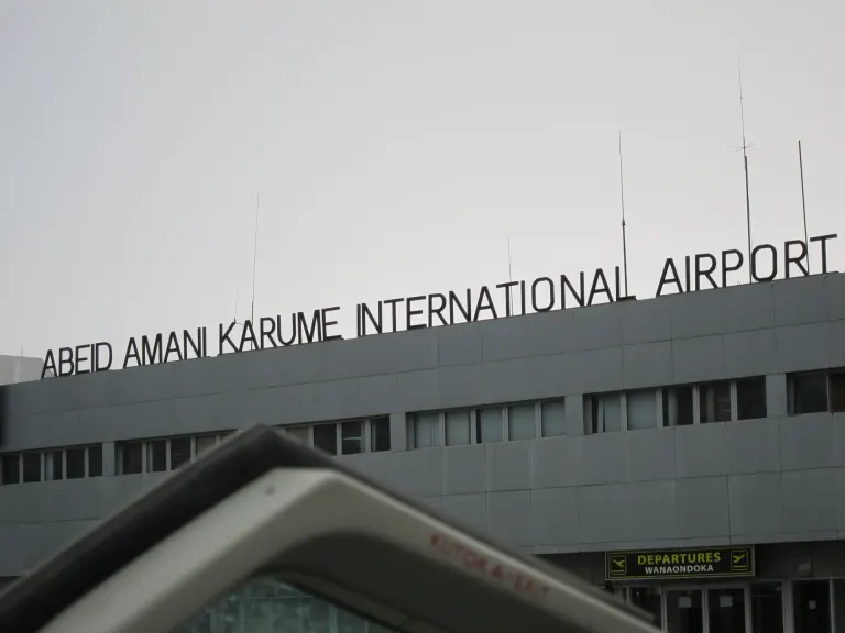 Ile trwa lot na Zanzibar z Polski? Czarter bezpośredni czy lot z przesiadką