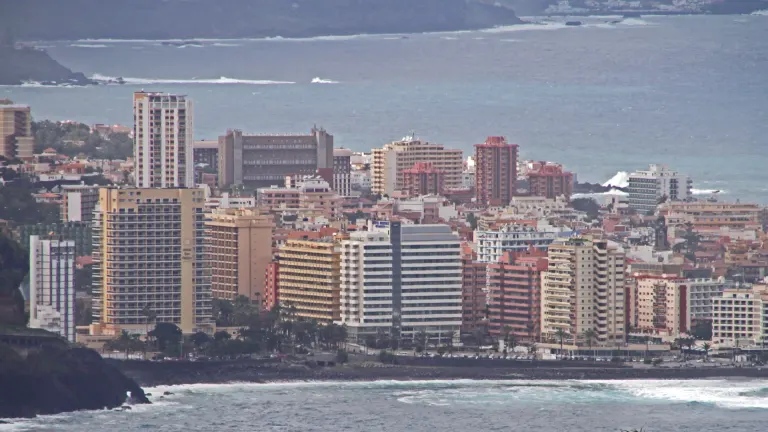 Puerto de la Cruz na północnym wybrzeżu Teneryfy