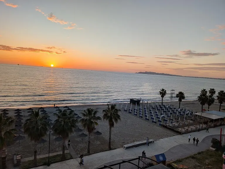 Wybrzeże zatoki Durrës w Albanii