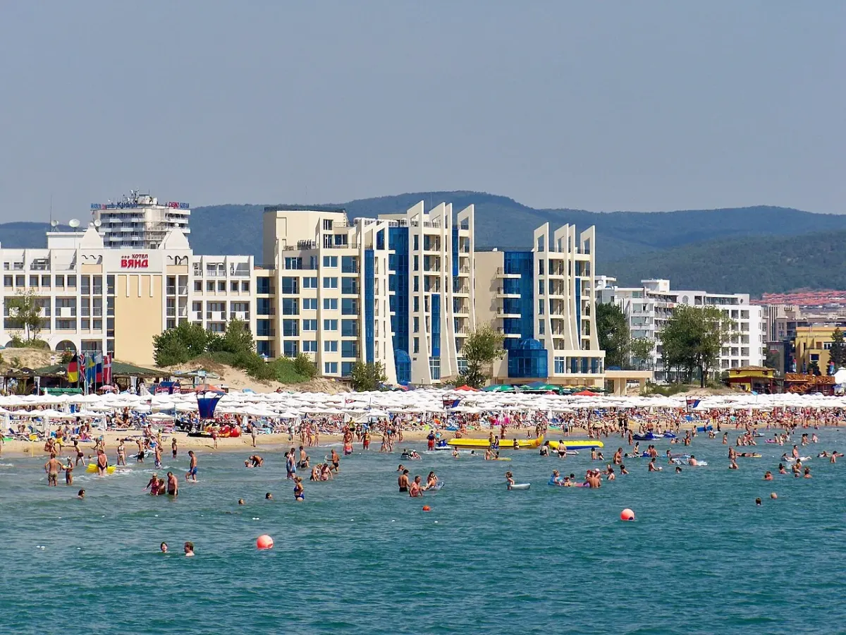 Plaża i zabudowa hotelowa w Słonecznym Brzegu