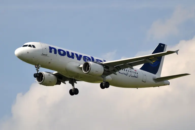 Samolot Nouvelair Tunisie Airbus A320