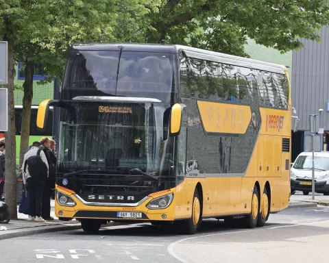 RegioJet wycofał autobus Warszawa–Praga. Mniej kursów także do Ostrawy