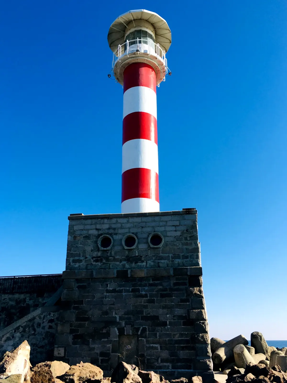 Latarnia na wybrzeżu Burgas w Bułgarii