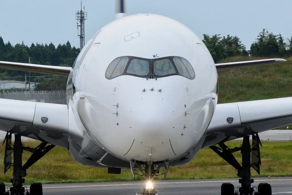 Samolot Finnair Airbus A350 na lotnisku Tokio Narita w 2016 roku, fotografia archiwalna