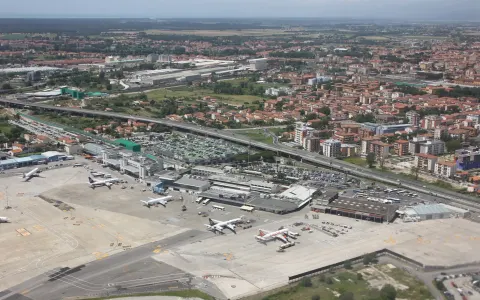 Piza i Florencja: strajk obsługi lotnisk zapowiedziany na 16 października
