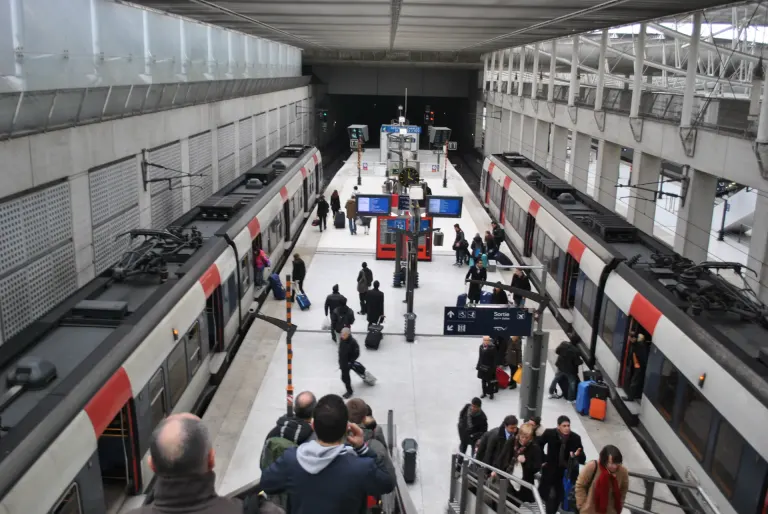 Paryż: jesienne przerwy na RER B utrudnią dojazd na lotnisko CDG