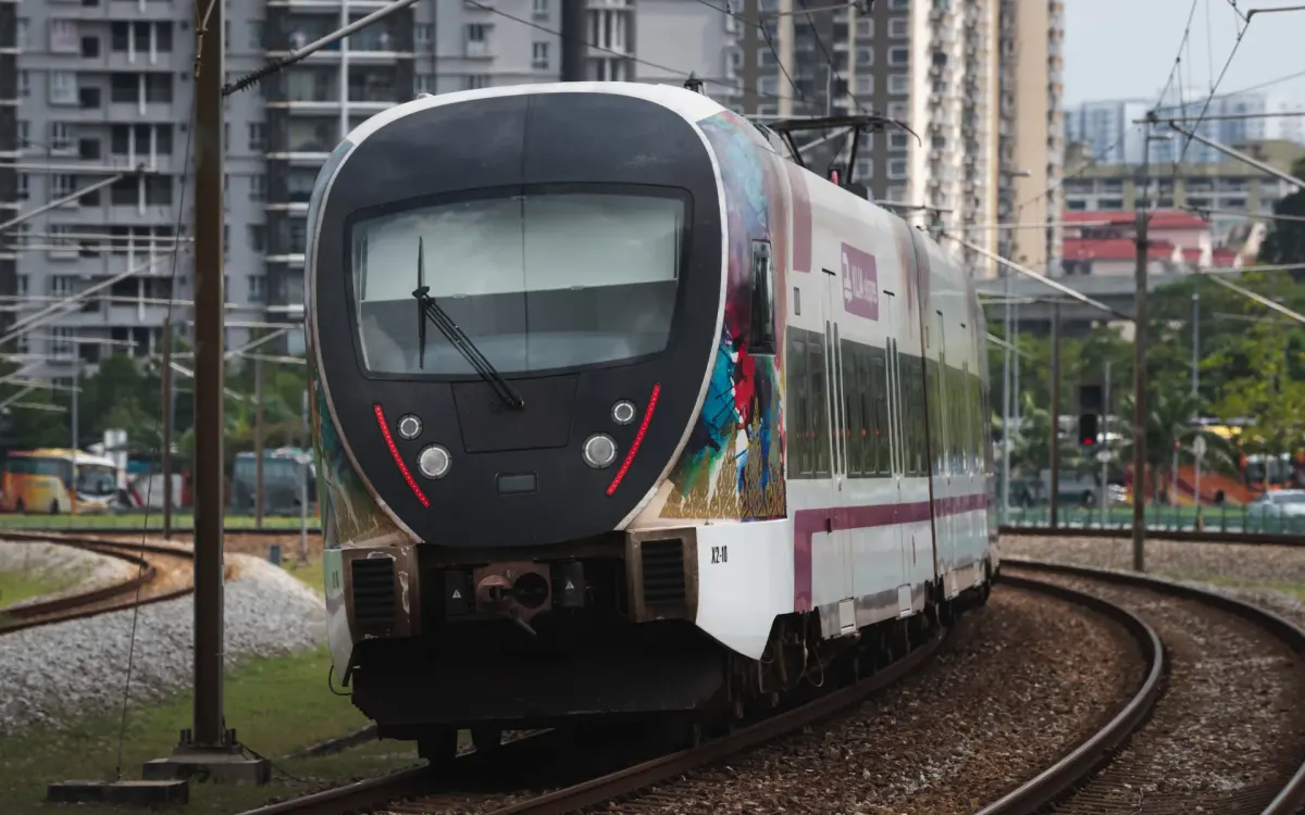 Pociąg KLIA Ekspres przy stacji Bandar Tasik Selatan