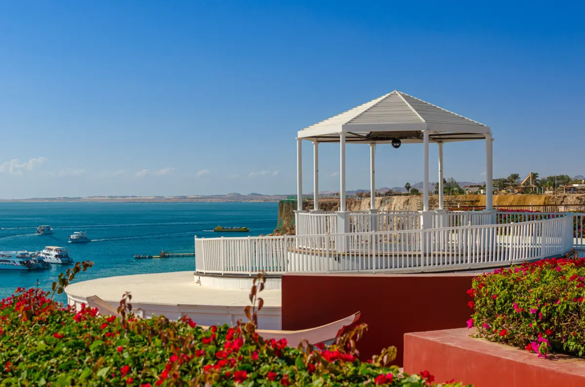 Plaża Reef Oasis Beach Resort nad zatoką Ras Um Sid, zdjęcie archiwalne z 2021 roku