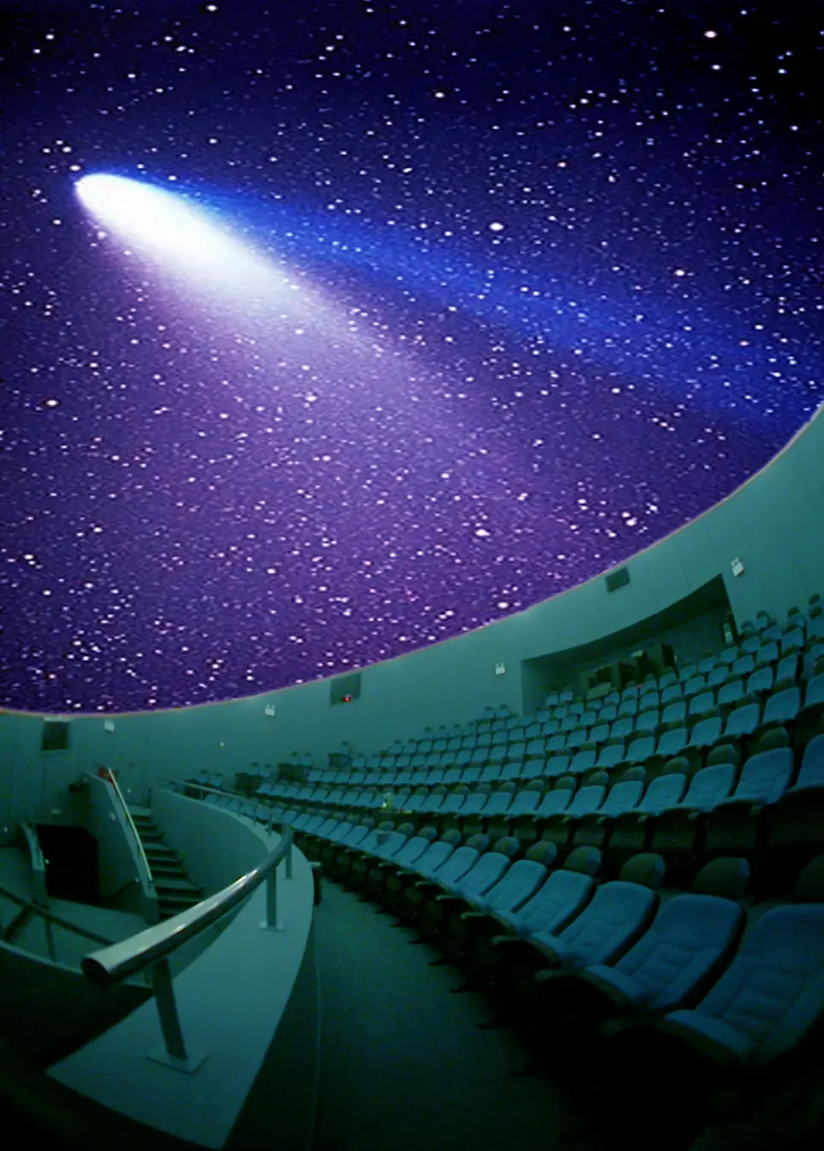 Archiwalne wnętrze planetarium NOESIS pod Salonikami