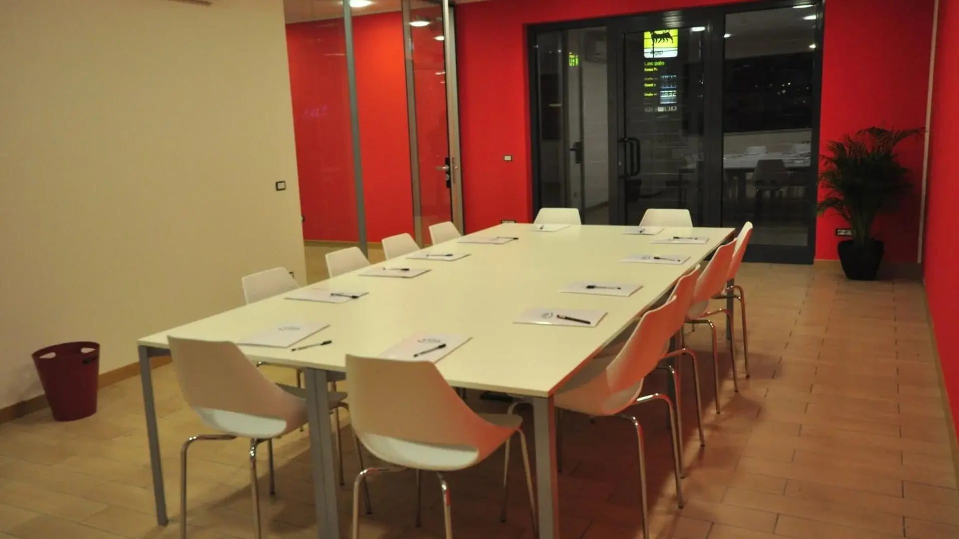 Restauracja i jedzenie w hotelu 325 Tor Vergata
