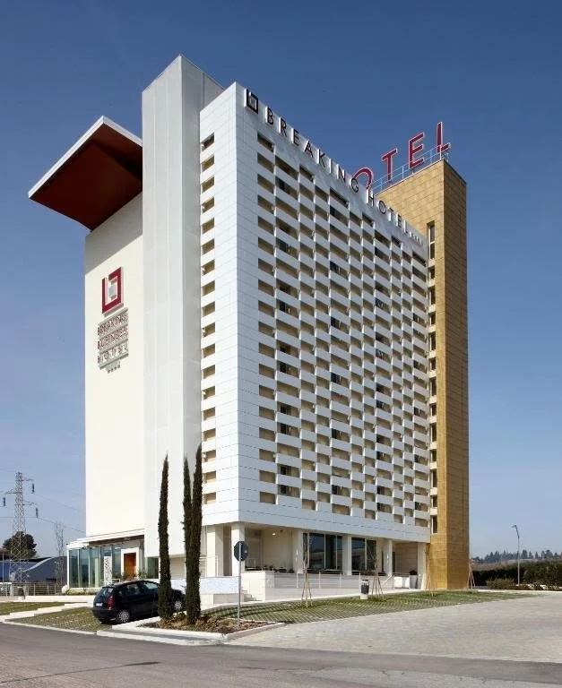 Hotel Breaking Business Hotel