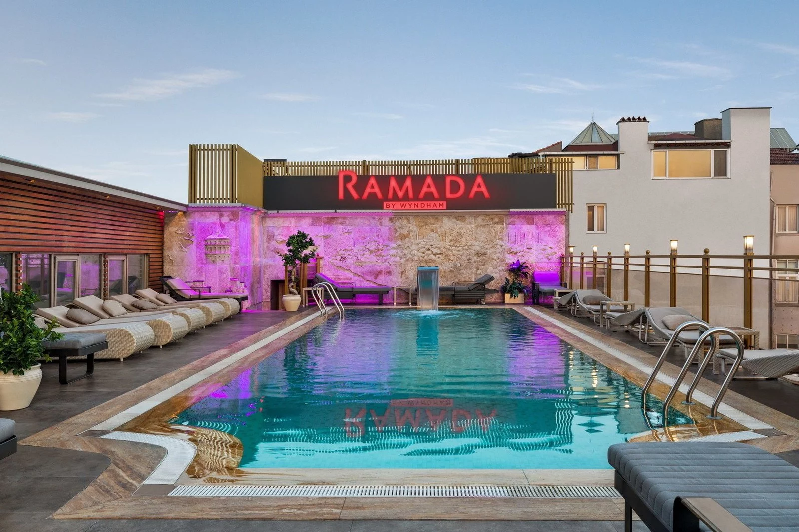 Hotel Ramada By Wyndham Istanbul Pera