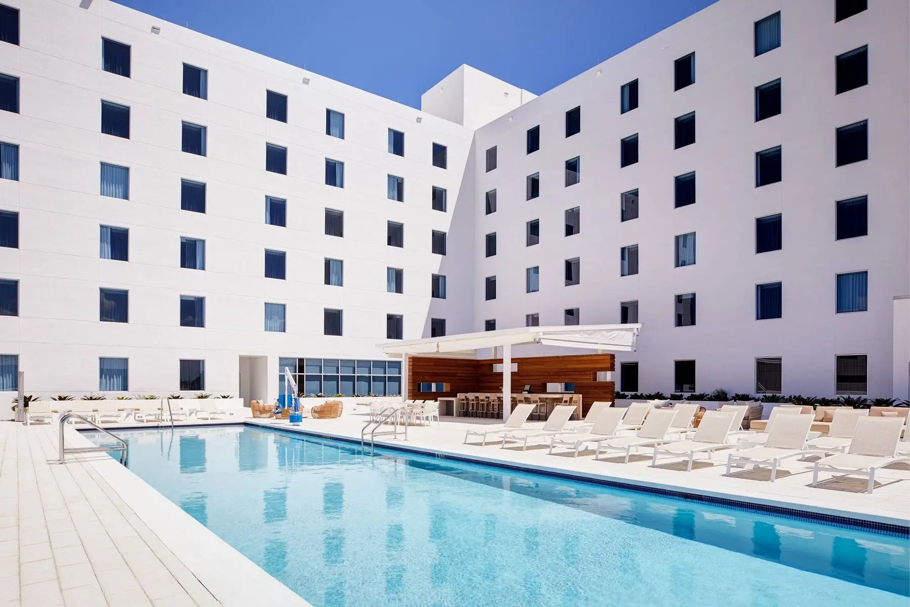 Basen w hotelu AC Hotel Miami Aventura
