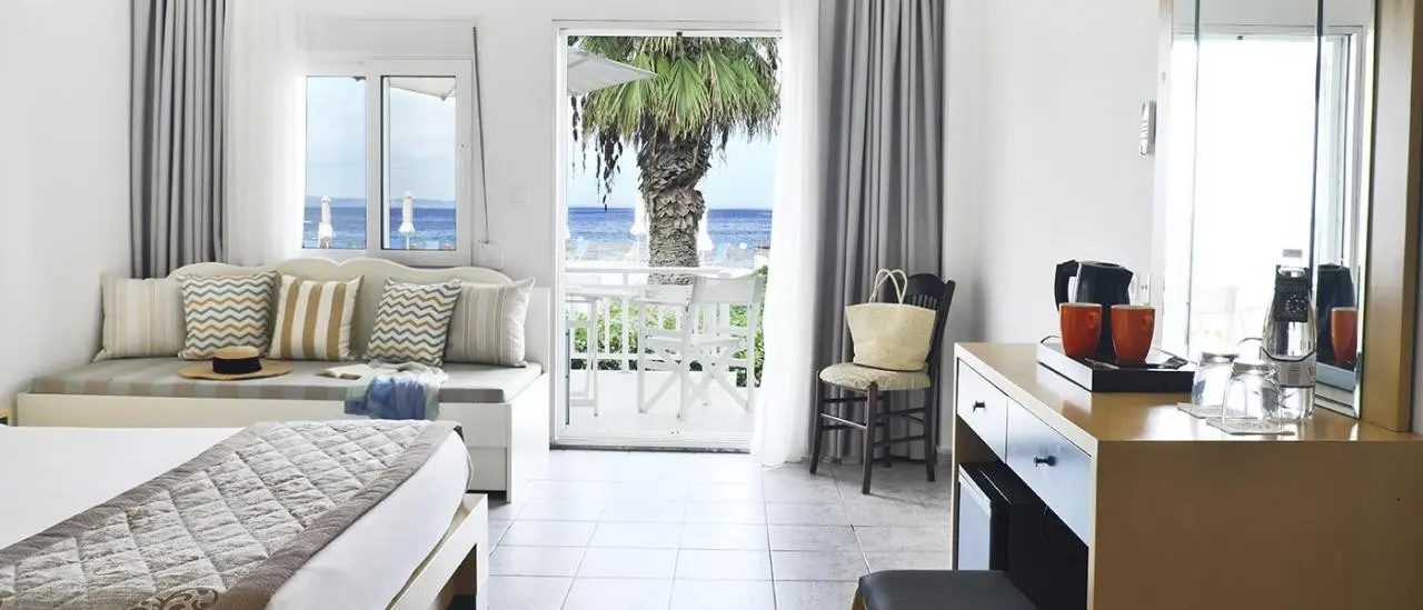 Plaża przy hotelu Acrotel Lily Ann Boutique Hotel
