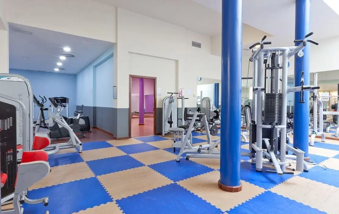 Adrian Roca Nivaria — ADRIAN ROCA NIVARIA