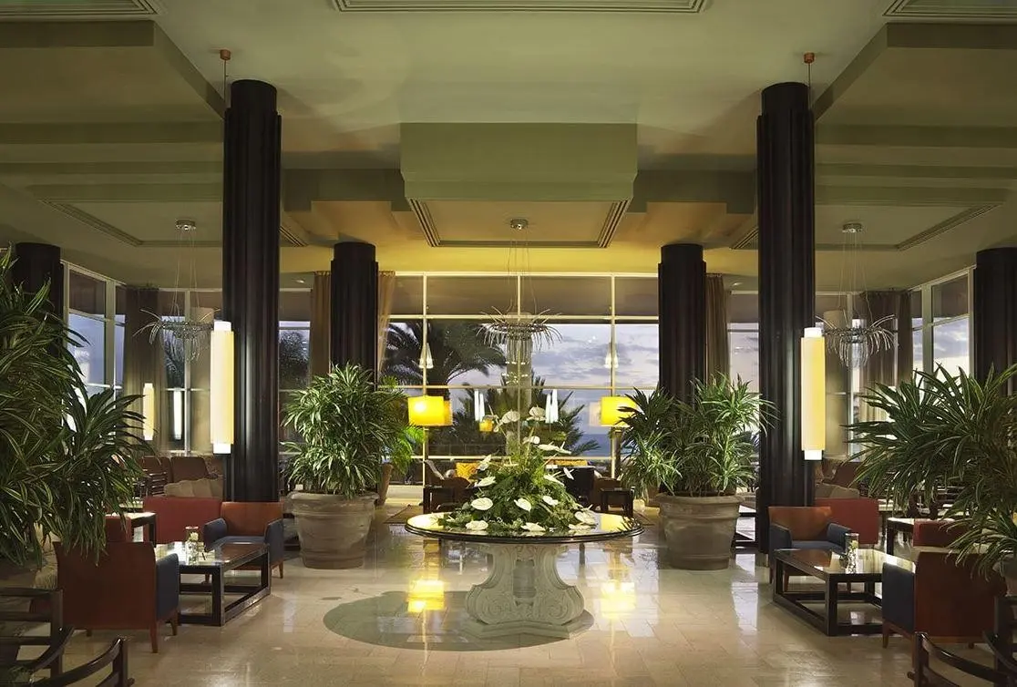 Adrian Roca Nivaria — ADRIAN ROCA NIVARIA