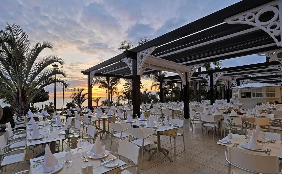 Adrian Roca Nivaria — ADRIAN ROCA NIVARIA