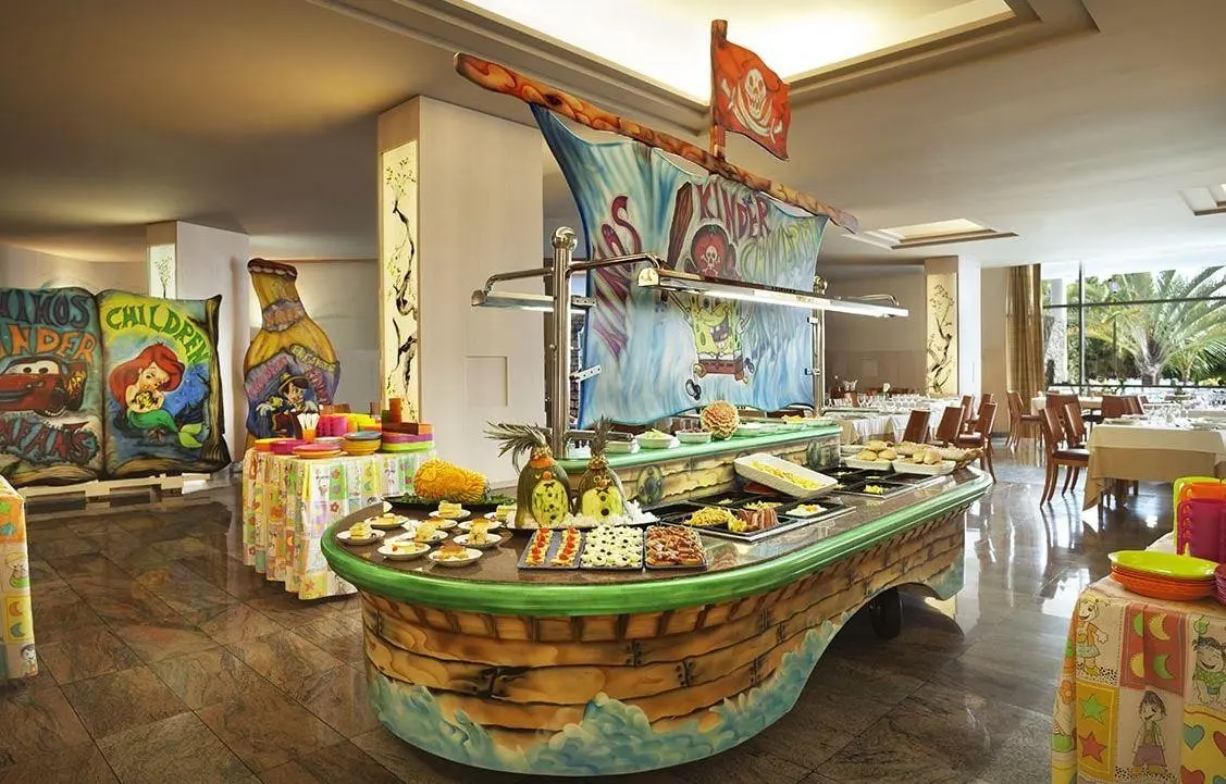 Adrian Roca Nivaria — ADRIAN ROCA NIVARIA