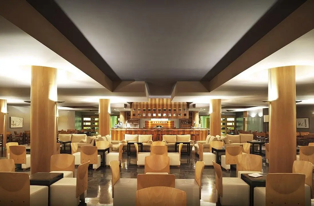 Adrian Roca Nivaria — ADRIAN ROCA NIVARIA