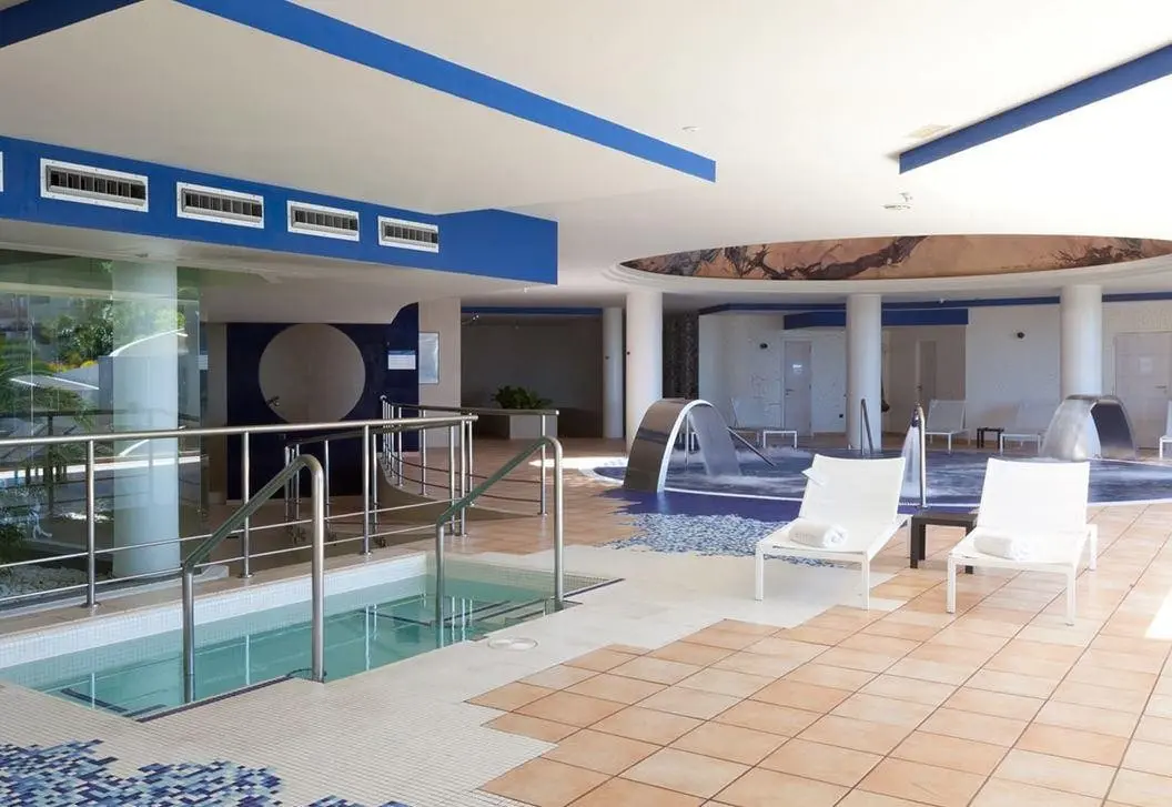 Adrian Roca Nivaria — ADRIAN ROCA NIVARIA