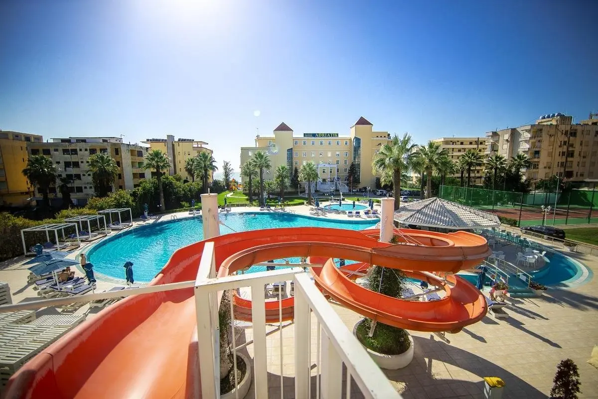 Basen w hotelu Adriatik Hotel; BW Premier Collection