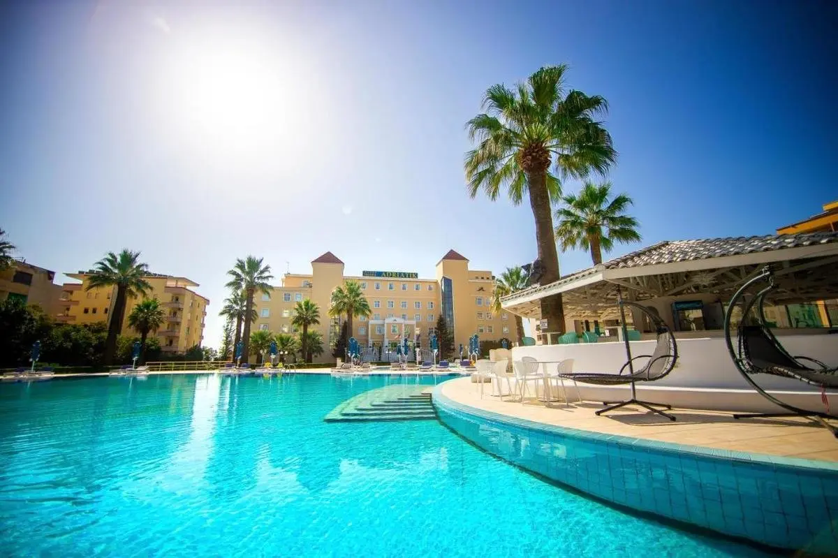 Basen w hotelu Adriatik Hotel; BW Premier Collection