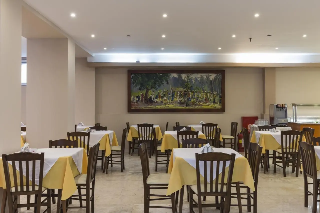Restauracja i jedzenie w hotelu Africa Hotel