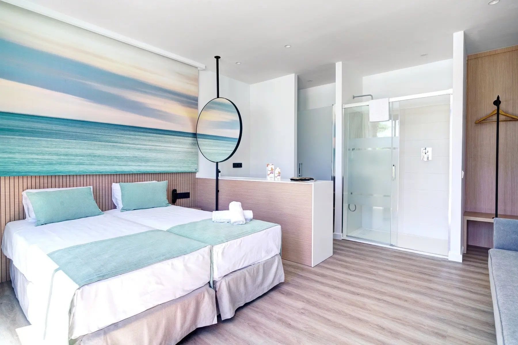 Alannia Salou — ALANNIA SALOU