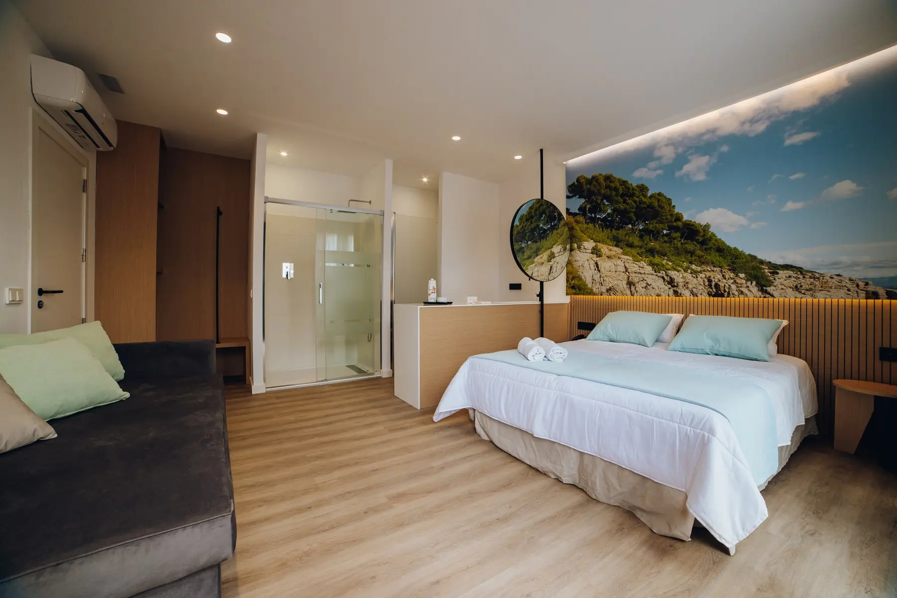 Alannia Salou — ALANNIA SALOU