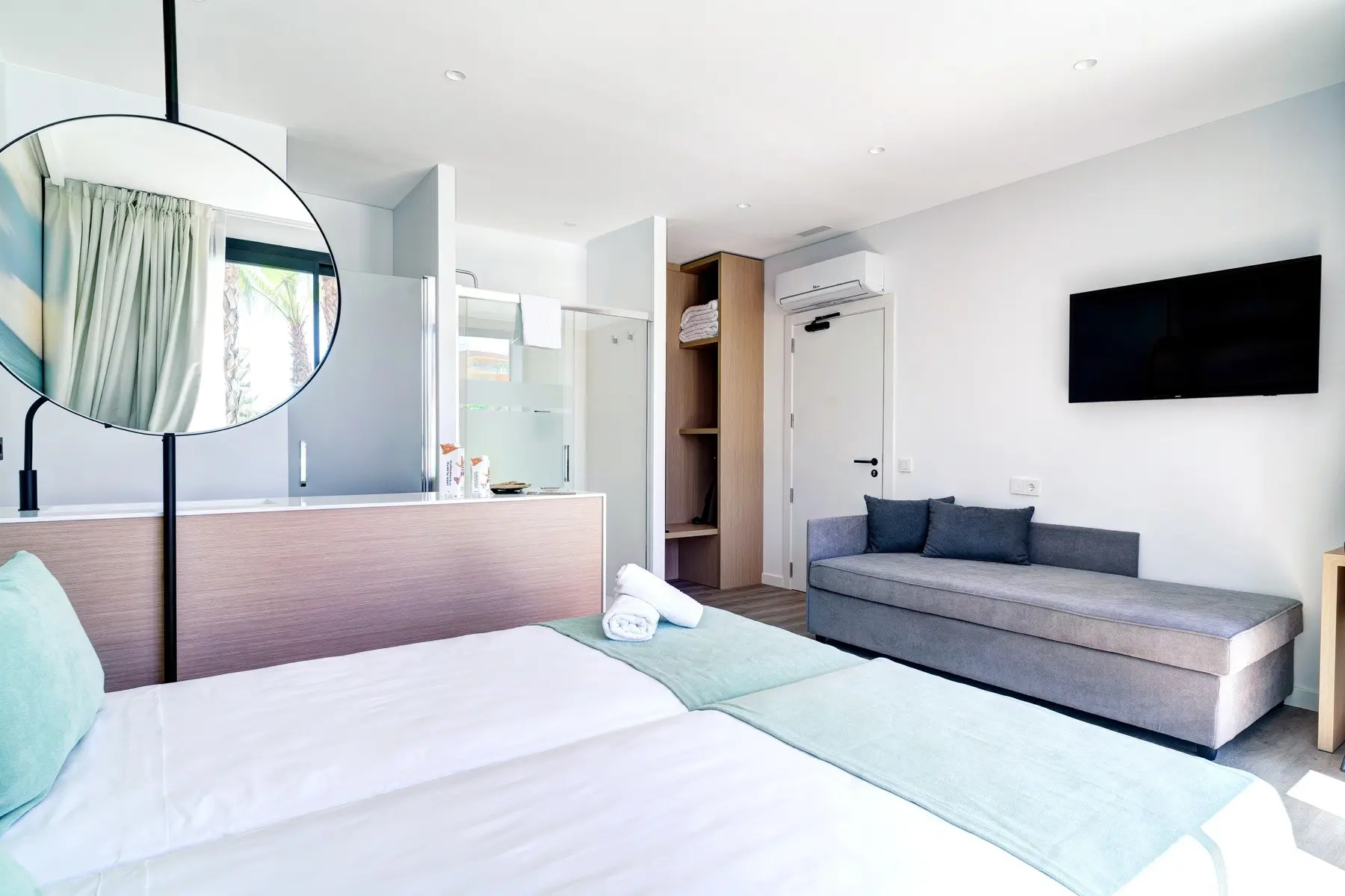 Alannia Salou — ALANNIA SALOU